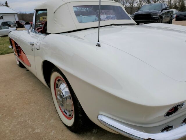 Chevrolet Corvette 1961 image number 31