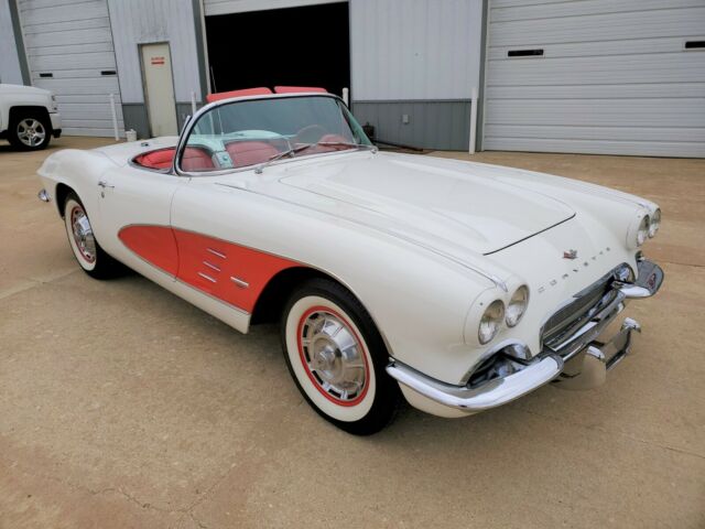 Chevrolet Corvette 1961 image number 33