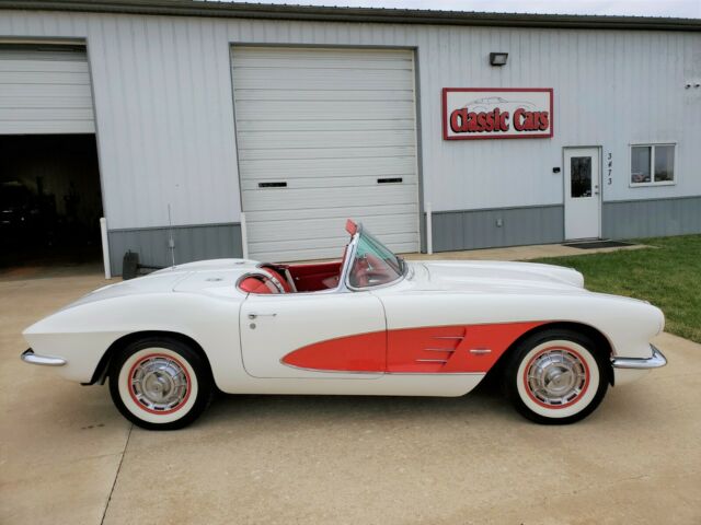 Chevrolet Corvette 1961 image number 35