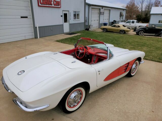 Chevrolet Corvette 1961 image number 36