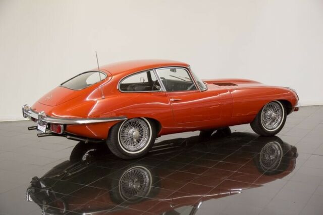 Jaguar E-Type 1970 image number 19