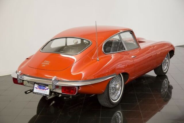 Jaguar E-Type 1970 image number 20