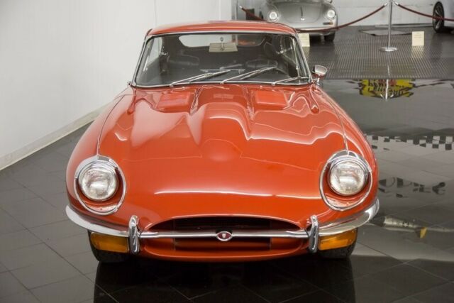 Jaguar E-Type 1970 image number 3