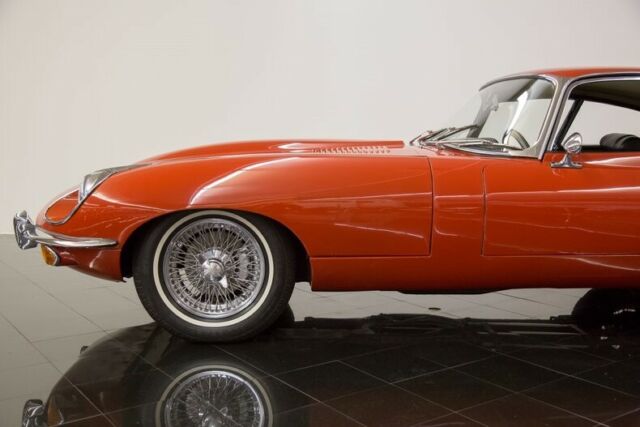 Jaguar E-Type 1970 image number 30