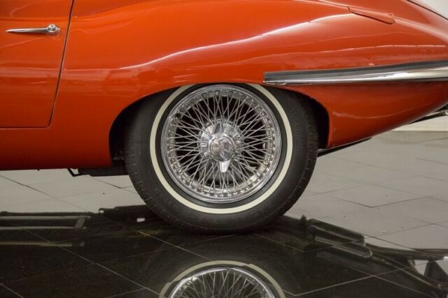 Jaguar E-Type 1970 image number 33