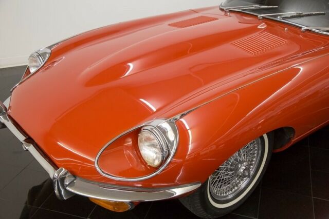 Jaguar E-Type 1970 image number 36