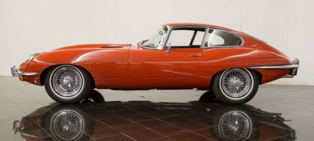 Jaguar E-Type 1970 image number 5