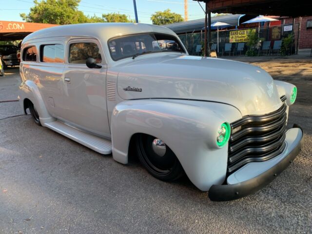 Chevrolet Suburban 1950 image number 1