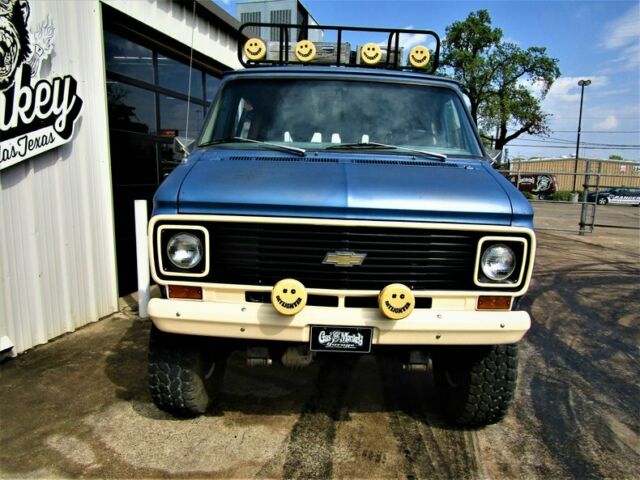 Chevrolet G 10 4X4 Tequila Van 1976 image number 12