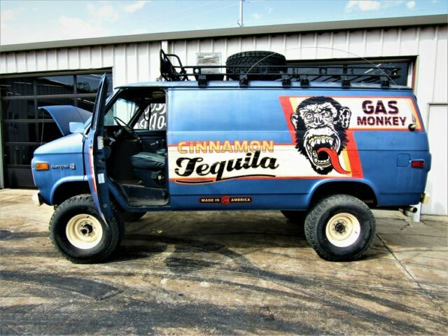 Chevrolet G 10 4X4 Tequila Van 1976 image number 15