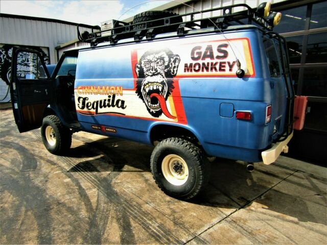 Chevrolet G 10 4X4 Tequila Van 1976 image number 16