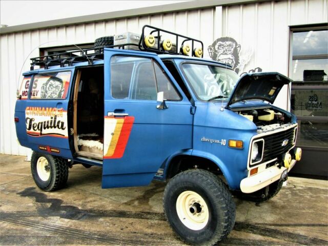 Chevrolet G 10 4X4 Tequila Van 1976 image number 19