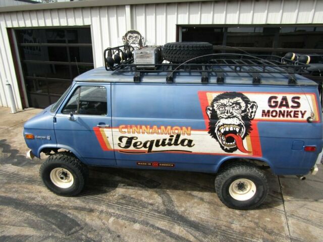 Chevrolet G 10 4X4 Tequila Van 1976 image number 22