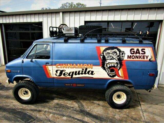 Chevrolet G 10 4X4 Tequila Van 1976 image number 23