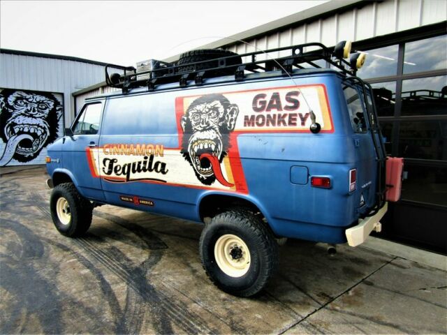 Chevrolet G 10 4X4 Tequila Van 1976 image number 30