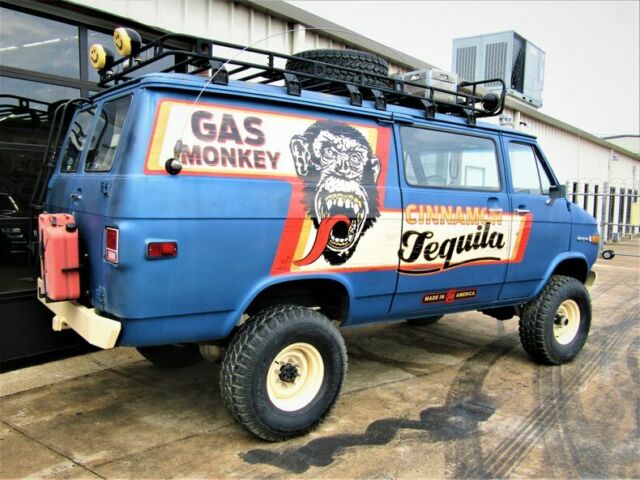 Chevrolet G 10 4X4 Tequila Van 1976 image number 32