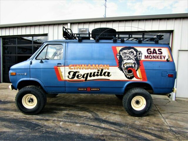 Chevrolet G 10 4X4 Tequila Van 1976 image number 4