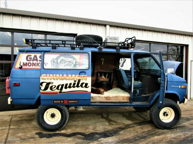 Chevrolet G 10 4X4 Tequila Van 1976 image number 42