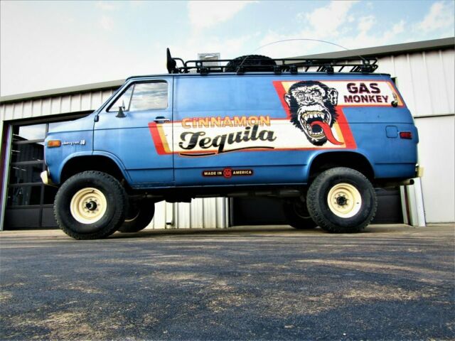 Chevrolet G 10 4X4 Tequila Van 1976 image number 5