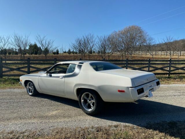 Plymouth Road Runner 1974 image number 36