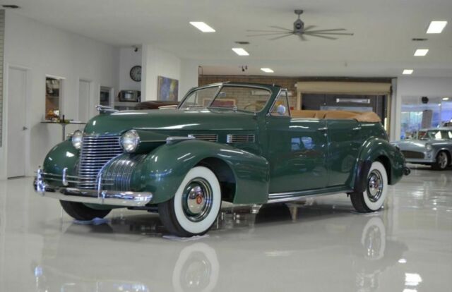 Cadillac Series 62 Convertible Sedan 1940 image number 28