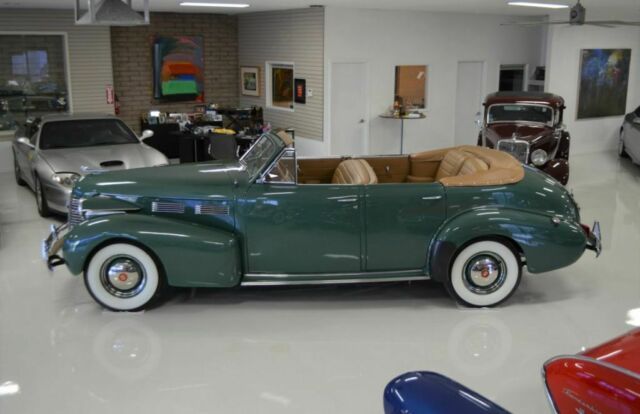 Cadillac Series 62 Convertible Sedan 1940 image number 31