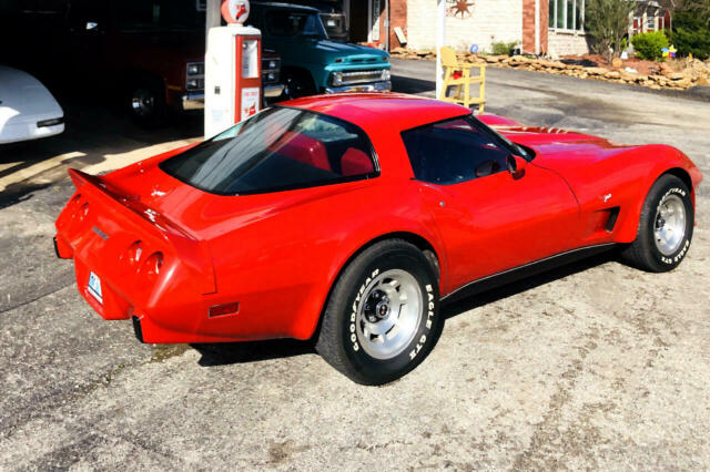 Chevrolet Corvette 1979 image number 1