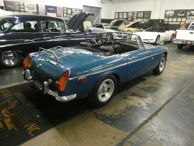 MG MGB 1970 image number 16