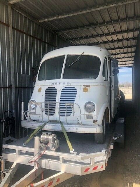 International Harvester METRO 1952 image number 32