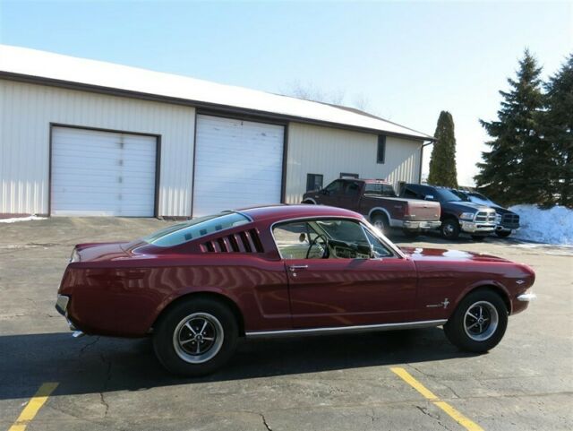 Ford Mustang Fastback, 1965 image number 10