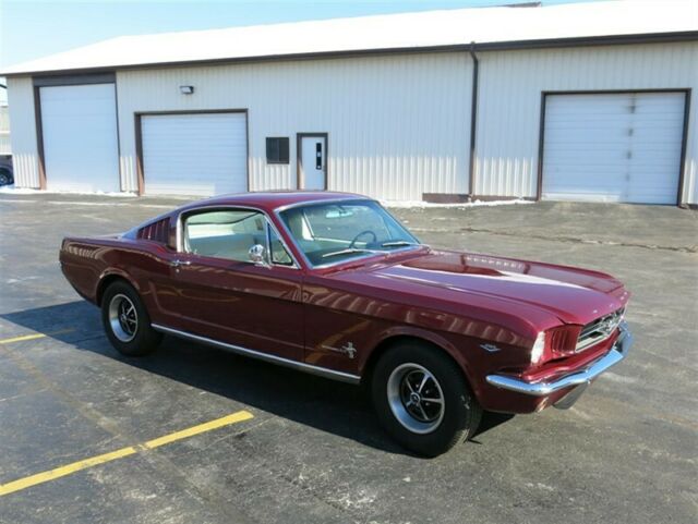 Ford Mustang Fastback, 1965 image number 13