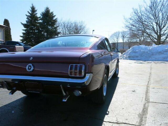 Ford Mustang Fastback, 1965 image number 18