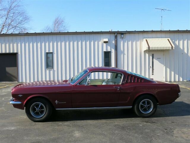 Ford Mustang Fastback, 1965 image number 27