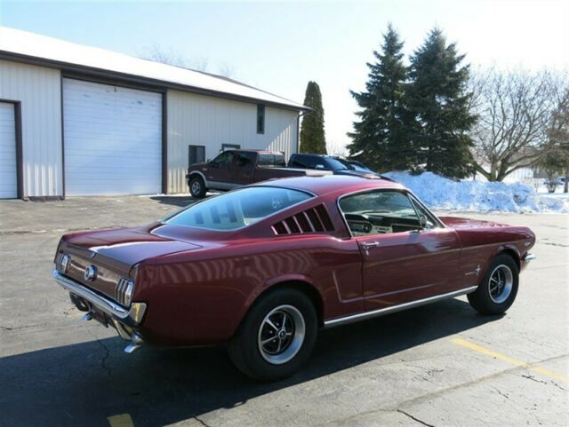 Ford Mustang Fastback, 1965 image number 33