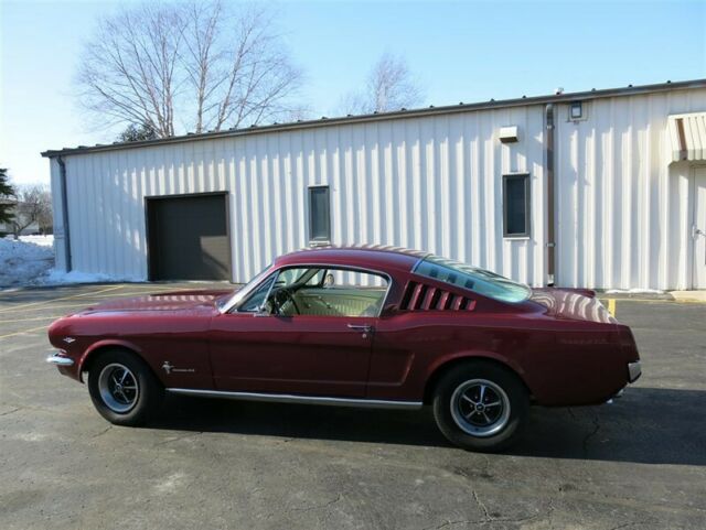 Ford Mustang Fastback, 1965 image number 4