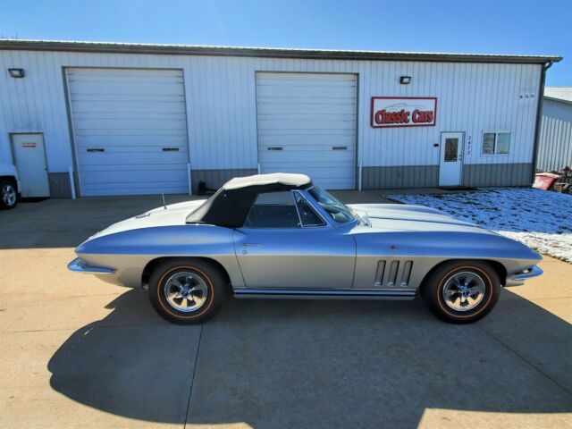 Chevrolet Corvette 1965 image number 29