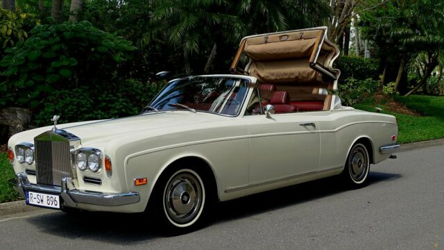 Rolls-Royce Corniche 1972 image number 14