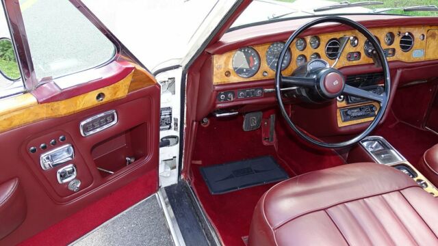 Rolls-Royce Corniche 1972 image number 16