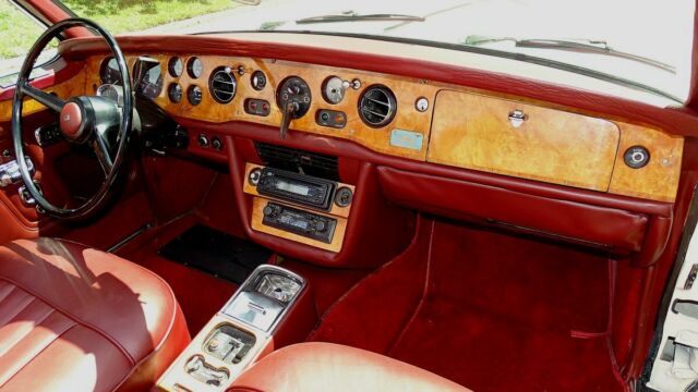 Rolls-Royce Corniche 1972 image number 19