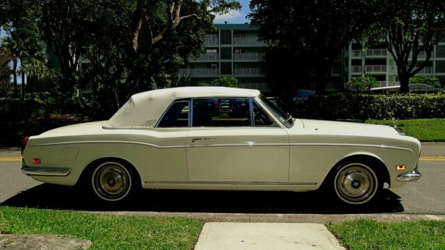 Rolls-Royce Corniche 1972 image number 27