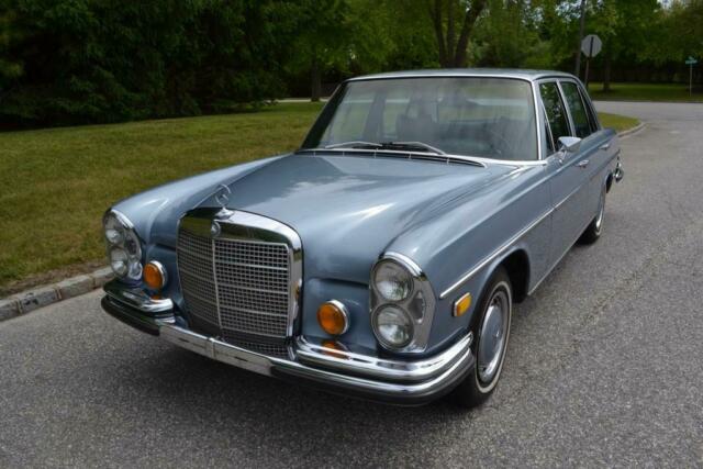 Mercedes-Benz 200-Series 1972 image number 34