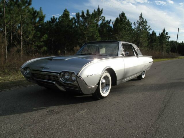 Ford Thunderbird 1962 image number 1