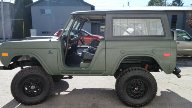 Ford Bronco 1975 image number 10