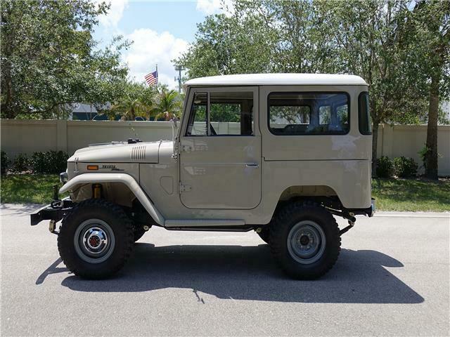 Toyota Land Cruiser 1971 image number 23