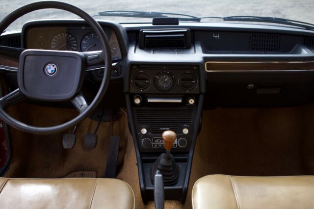 BMW 5-Series 1976 image number 19