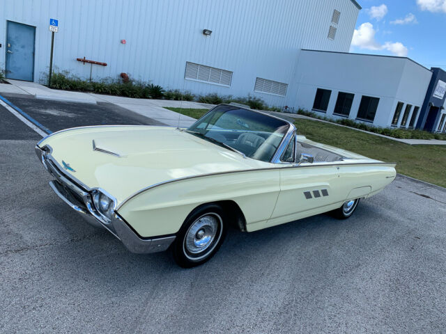 Ford Thunderbird 1963 image number 0