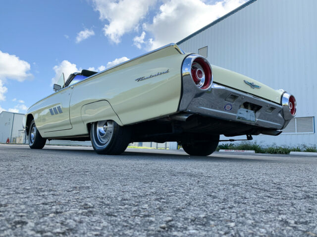 Ford Thunderbird 1963 image number 1