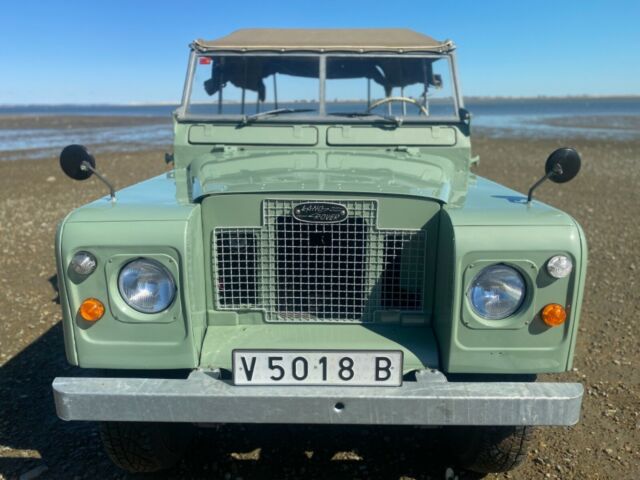 Land Rover Defender 1972 image number 0