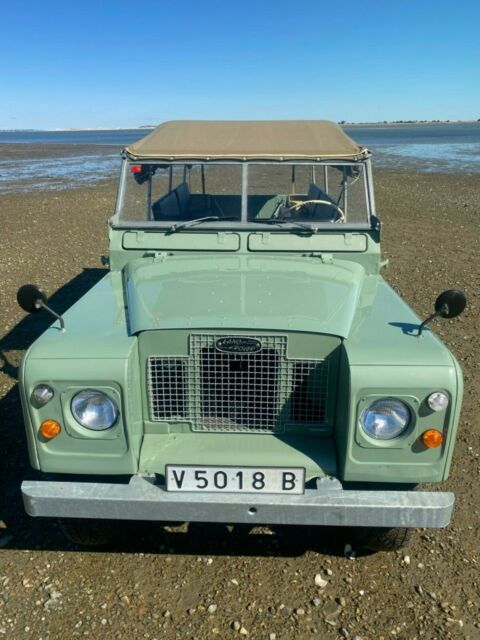 Land Rover Defender 1972 image number 1