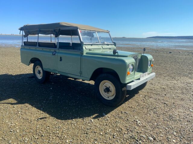 Land Rover Defender 1972 image number 28